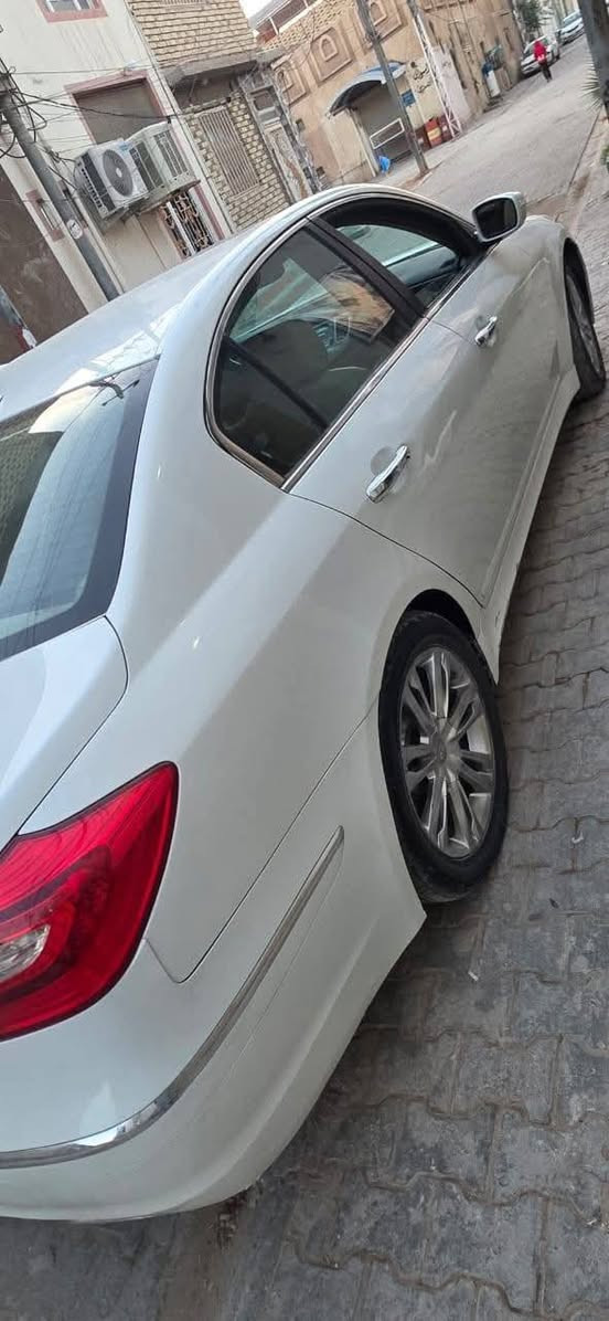 السلام عليكم 
سياره جينسز للبيع موديل 2012 
فول مواصفات رقم بغداد بأسمي  رقم دولي هزه جديده  بيه ٤ او ٥ قطع ابيع احزام تخم تاير جديد  حداديه جديده العنوان نجف ك  نوع المحرك 3800 السعر 120 وبيها مجال***********
