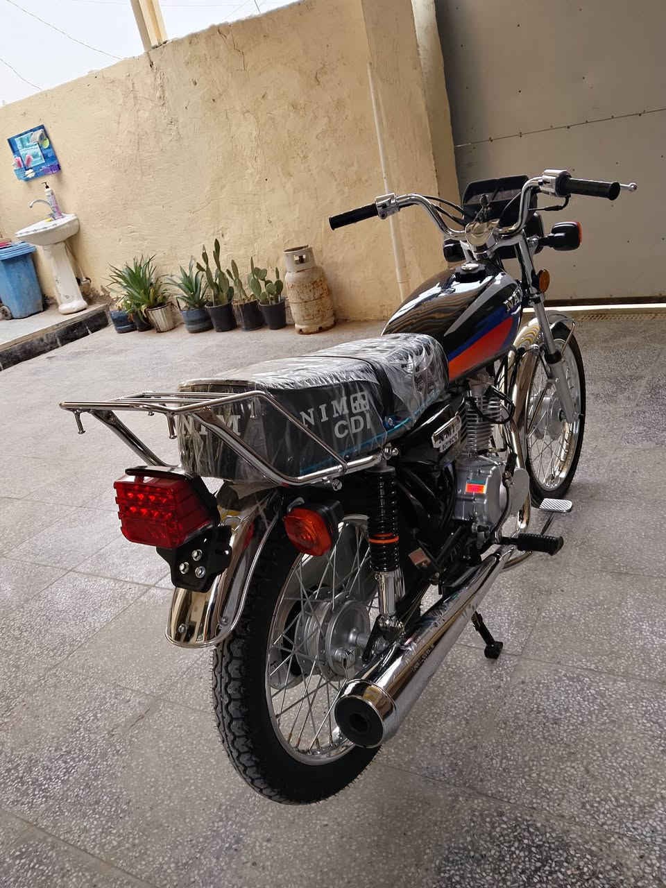 السلام عليكم نامه امتياز موديل 2026 الدراجه الجديده على وضع الشركه مكفوله من الشخط محرك مكفول ما صار لها هواي طالعه من المعرض دراجه باب اول اوراق كامله مكان دراجه كربلاء 
***********
