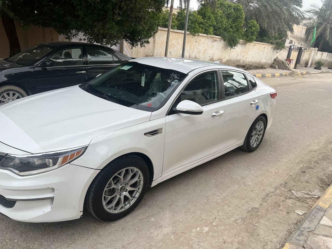 سلام عليكم كيه وبتيمه موديل 2018وارد مريكي ضره جاملغ مامي ليسر بدون دواخل وبيه بصفحت ليمنه بابين كلير وباقي سياره مكفواله وكله ليبل واحد وجاهز من تخم تاير من حداد مامي خلفي مكينه وكير مكفولات ماشيه 100  موصفات حلو وكلش جديد تريك زيرو رقم واسط مشروع وطني سعر 117مكان بواسط رقم تلفون ***********
