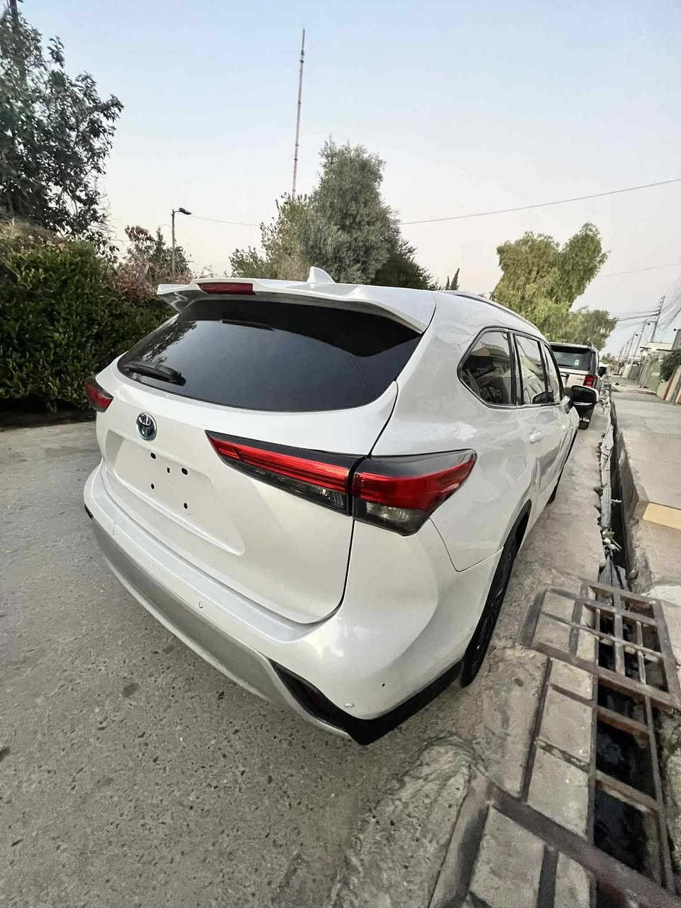 Toyota Highlande 
Toyota Highlander Limited 2023 /  تويوتا هايلاندر
السيارة بانزين وهايبرد مرقم جاهز 
السيارة موصفات  لمتد فول
السيارة كلين 
السيارة رقم كركوك لل2030
ماشية 52 mil 
السعر : 285 ومجال
موصفات : 

سماعات JBL 
سلايت 
 كشنات vip 
صندوق كهربائي 
فول رادارات
كشنات جلد كهربائيه
كشنات تدفئه وتبريد
شحن وايرليس 
بردات جانبيه
اوتو هولد 
هاندبريك بصمه
وضعيات القياده 
ايكو 
نورمال
سبورت
 نظام نزول منحدرات 
 بعد بيها موصفات اكثر و اكثر 
حجم المحرك 4 سلندر هايبرد
مكان السيارة كركوك وقضاء الحويجة 
***********
