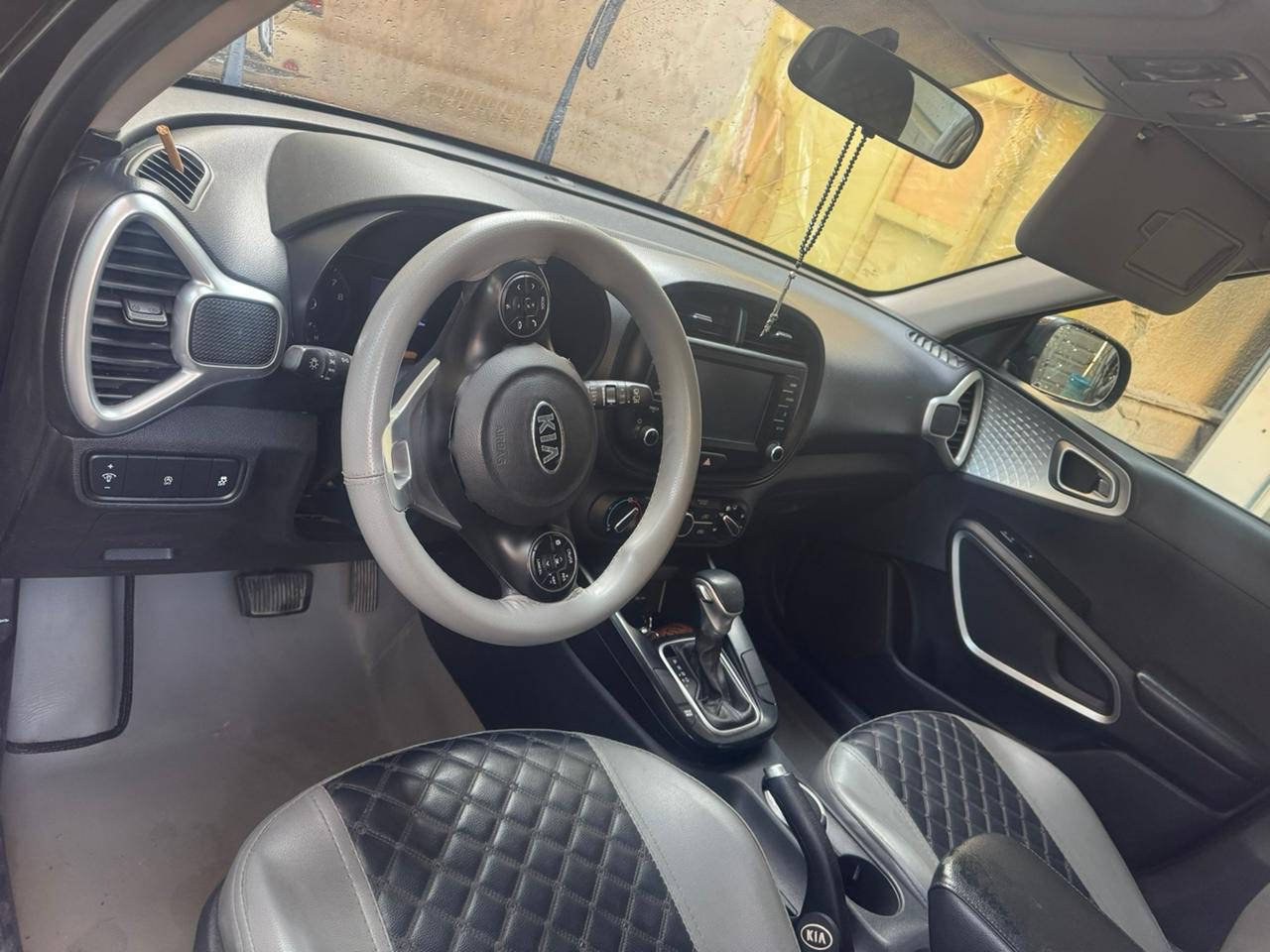 للبيع كيا صول 
موديل 2020 
مكينه 2000 دوش 
رقم أربيل باسمي تريد 
اللون اسود 
حادثها جاملغ ايسر
تخم تاير جديد وشاشه 
تحكمات ستيرن 
السعر 135 مجال بسيط 
مكانها بغداد الغزاليه ***********
