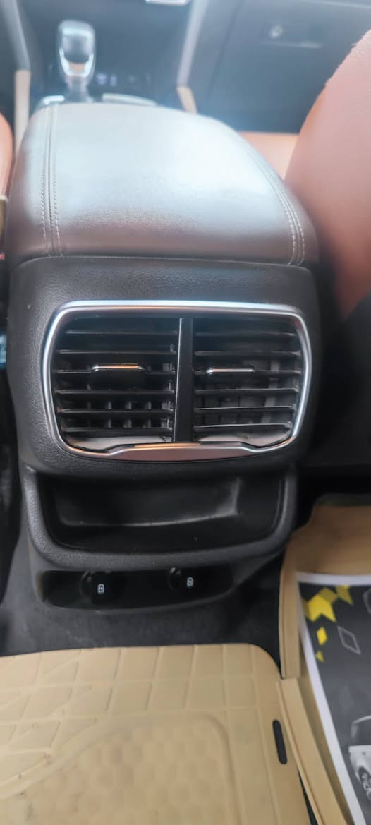 السلام عليكم معرض الماجد يرحب بكم 
هونداي سنتافيا 2019 خليجي 💪🏻ومكفولة 👍🏻وفول 😍
محرك 6 سلندر 3500
كشن جلد اصلي 
تحكم ستيرن فول 
كامرات امامي وخلفي 
جنطة كهرباء 
بردات جانبية 
تبريد 3 قطع 
7 راكب 
لد امامي وبك لايت لد 
انظمة قيادة ومانع انزلاق 
دواخل ابواب مغلف كاربون فايبر 
ويل كب كروم 
للمريد التواصل مع الرقم التالي 
***********
