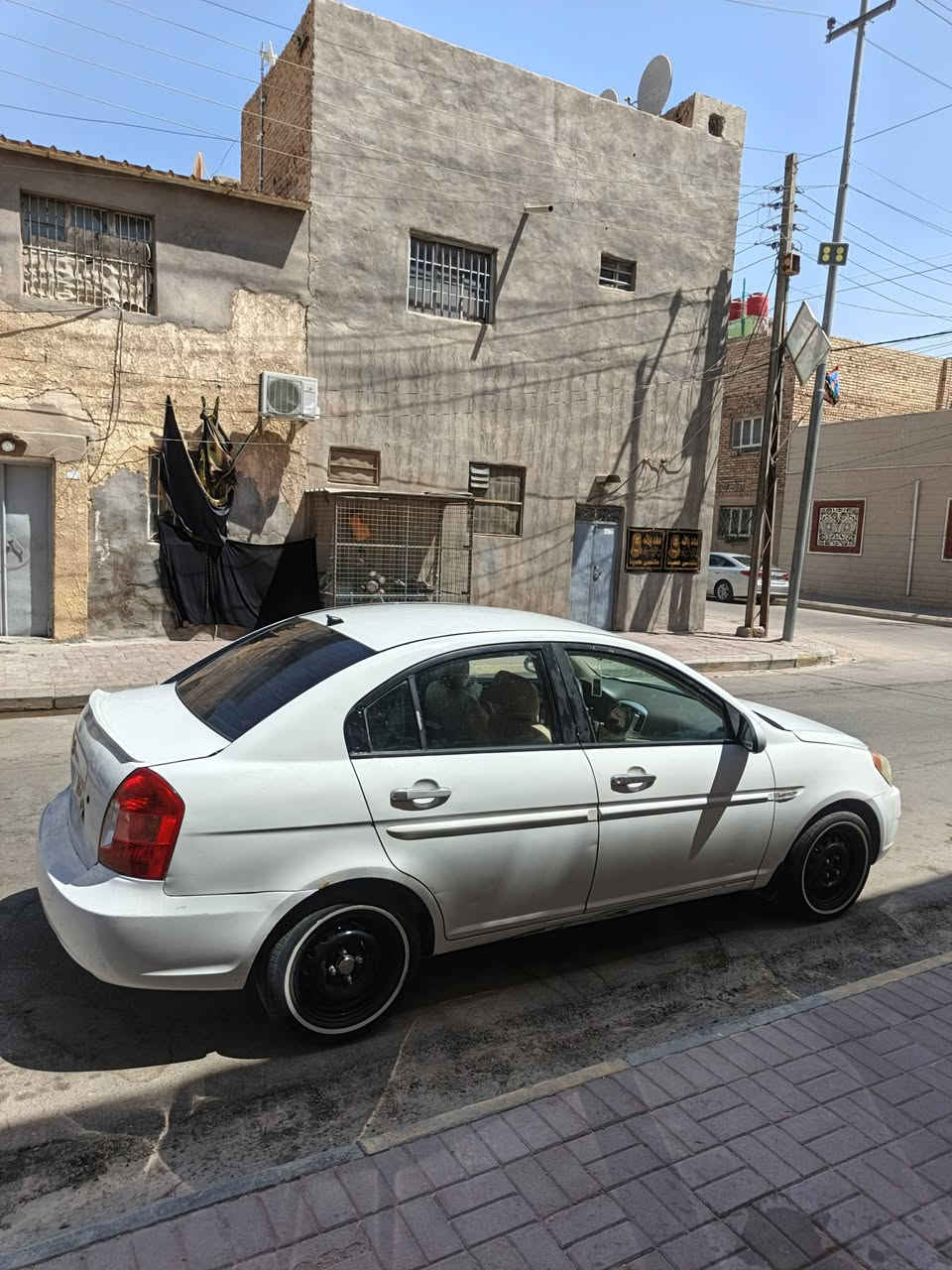 سلام عليكم للبيع بدون مراوس اكسنت مديل ١٠ خليجيه محرك ١٦٠٠  تبريد وي سويج باتري جديد حداديه حلوه جاهزه سياره بيه رشات صبغ فقط اثر طخات سعره ٨٣ وبيه مجال قليل مكانه نجف /‏ بي وتساب ‪***********‬‏
