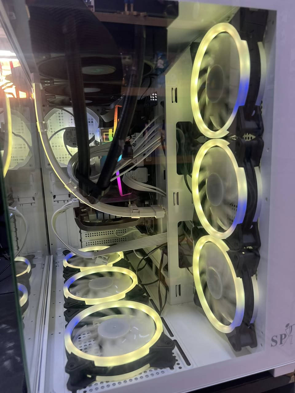 GPU : Nvidia rtx 4060 8 gigabyte vram

CPU: Intel core i5-12400f (2.50 GH)
Ram: 32 GB
PSU: GX 650
Storage: 1TB
Dep Cool : مبرد
وياها شاشة بيها ضربة خفيفة هدية

سعرها فقط 995 الف  .


**إذا كنت صاحب هذا الإعلان وتريد حذفه لأي سبب، رجاءا أرسل رسالة إلى الدعم الفني**