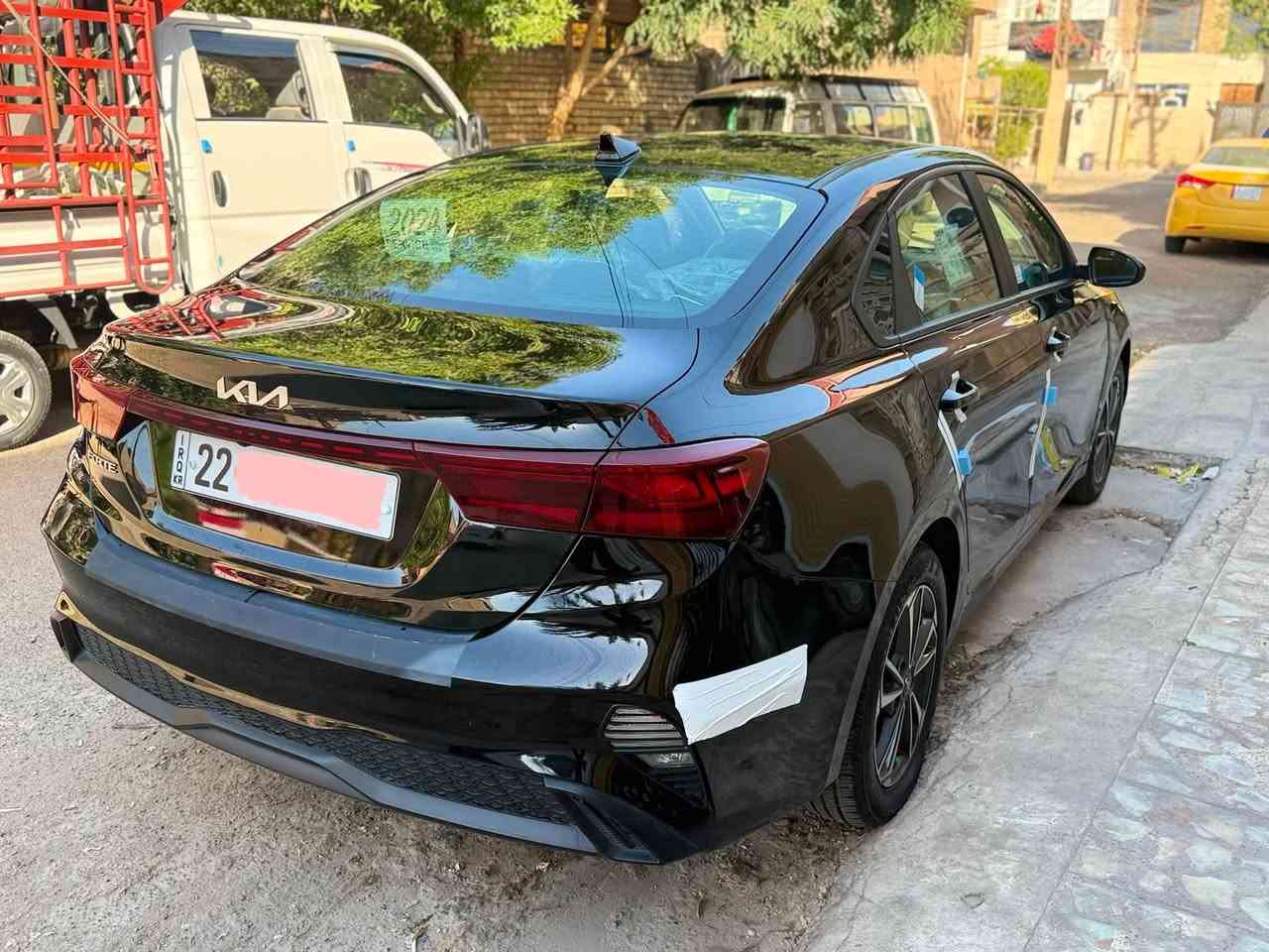 سلام عليكم 
كيا فورتي 2024 
حادثه حاملغ امامي فقط 
                     ((سعره ب138 وبيه مجال ))
السياره قطعه وحده صبغ كفاله من الشواصي 
الكير والمحرك كفاله حتى من الفتح 
الصدر والتبريد كفاله 
تراي جديد 
تخم تاير جديد. 
السياره ماشيه 32 الف 
السياره باسمي تحويل او وكاله حاضر 
السياره جاهزه من كولشي  
تخم تاير جديد 🆕 
دوشمه عام جديده لايلون 
ويل كب اصلي كروم. 
السياره محرك دوش 
الكير AT 
السياره مكانه بغداد المشتل السعر ب138 وبيه مجال 
*********** اخوكم مؤمل حسين
