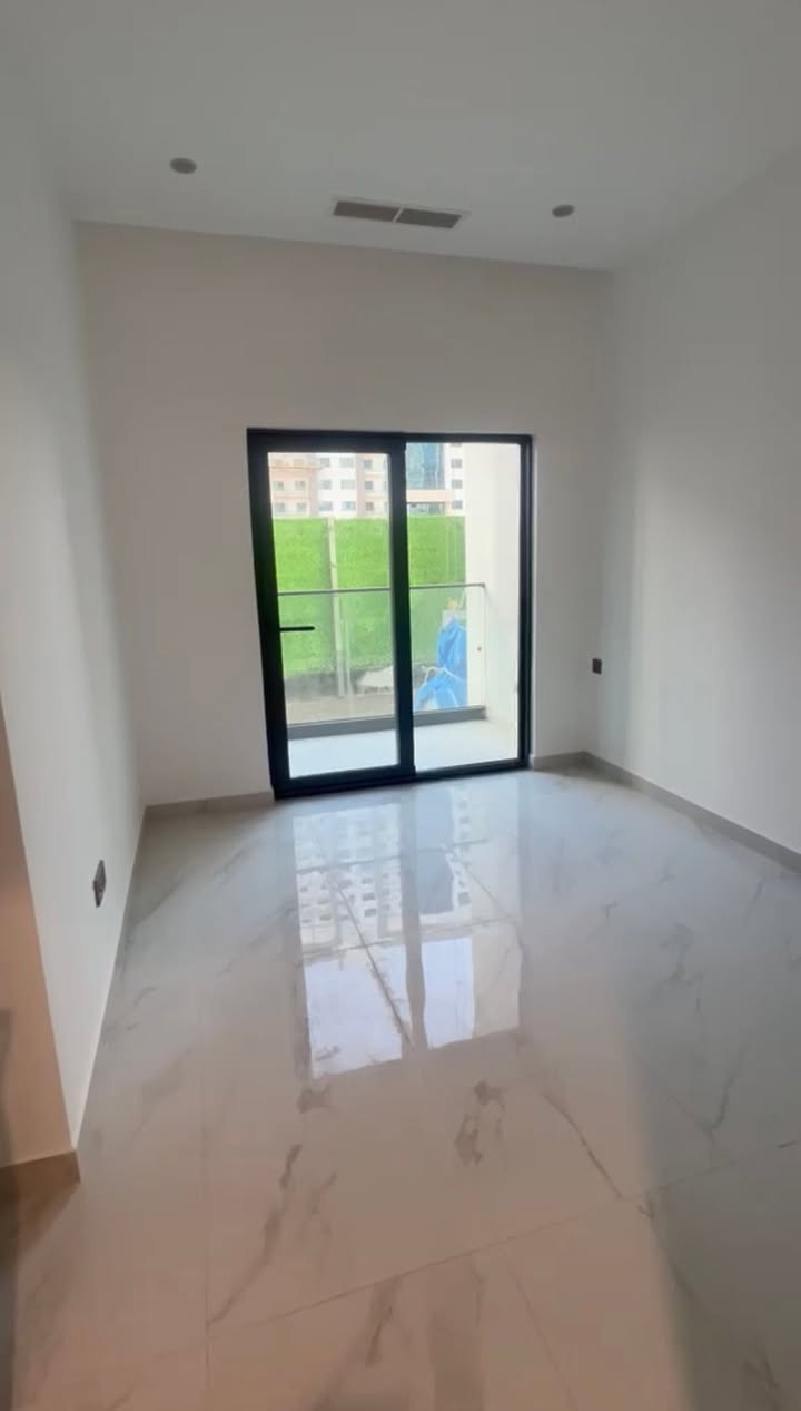 شقة للايجار في مجمع بروج🔴
🔷المساحة : 135  🔷
🔷طابق ارضي🔷
🔷اطلالة داخلية (بوليفارد)🔷
🔷غرفتين نوم🔷
🔷مطبخ جاهز🔷
🔷سعر الايجار: 900$ 🔷
————————— 
🏢 شركة نبض العراق للاستثمار والتسويق العقاري 
🔺نستقبل كافة عروضكم وطلباتكم 
🔺للاستفسار : 
***********
***********
