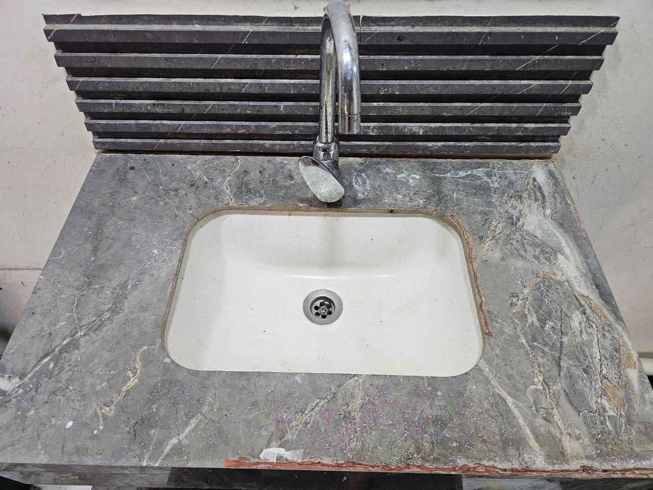 السلام عليكم
للبيع ...
كرسي عدد 2
مرايه عدد 2
رف عدد2
ميز عدد2
مغسله 1
...للمعلومه الكرسي ممستخدم ابد.. 
للتواصل0772509135


**إذا كنت صاحب هذا الإعلان وتريد حذفه لأي سبب، رجاءا أرسل رسالة إلى الدعم الفني**