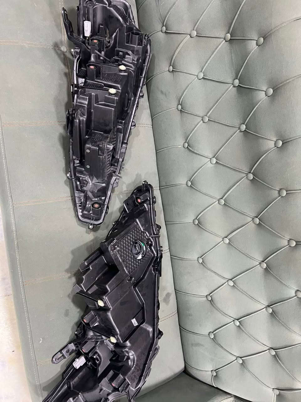 السلام عليكم
لايتات لكزس es اصلي تفصيخ كفاله من الزلغ 

على الفحص

سعر الزوج 650 دولار

للاستفسار ***********
