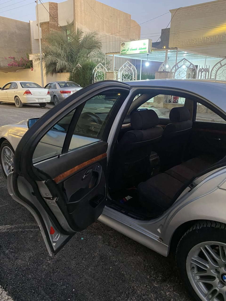 السلام عليكم اخوان سياره بي ام للبيع 528 دبل دجتل موديل 99 كير ومحرك وتبريد شرط تدفئه بالكشنات مري كهرباء تحكمات ستيرن صدر امامي خلفي كله جديد سنويه وهزه جديدات السياره باسمي تحويل ثاني يوم السياره دخول جديد بل 2019 داخله العراق يعني مو من ذني المتعوبات وكلها عل بلاد فقط صبغ جماليه السعر 105 وبيها مجال والي يشوف سعرها غالي كلشي اكو بالسوك وان شاء الله يلگه احسن منها وارخص رقم الهاتف *********** مكان السياره صلاح الدين سامراء
