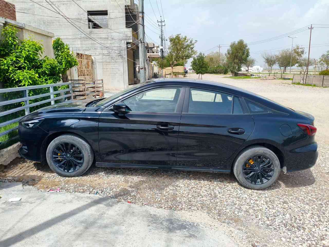 Mg gt 2025
ڕەش فول مواسەفاتە سلایدە بێ سارد بێ بۆیاخ تەنها ١٨ هەزار ڕۆشتوە بڕێک وردە چاڵی لای دەرگای  سەکنی هەیە دەعامی پێشی دو درزی بچوکی هەیە هیچ کێشەی تری نیە پڕۆگرامی دیلکۆشی بۆ کراوە 
نرخی ١٢٥ و مجال

ژمارە ***********
