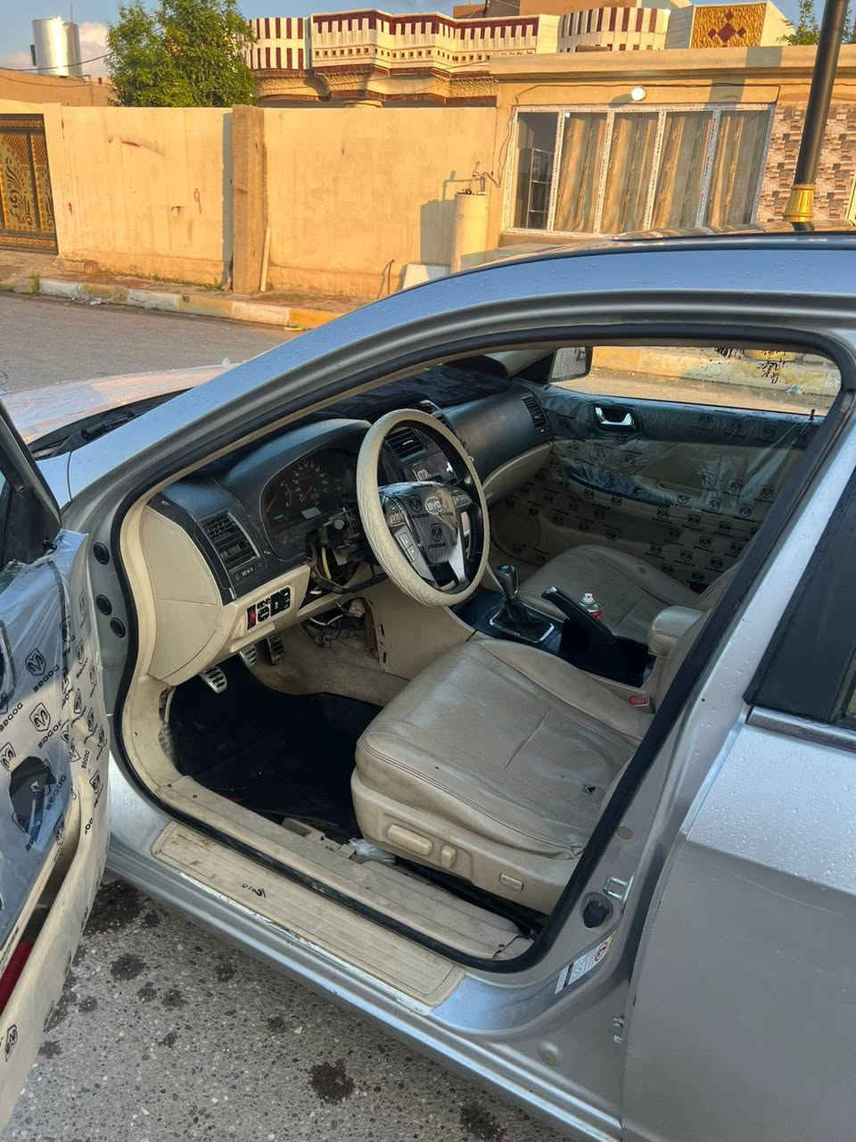 السلام عليكم
للبيع اوللمراوس  حسب القناعه
بيوايدي   كير عادي بدون ارقام
كير محرك كامري ابوالجف 
كير محرك شرط لاتنقيص ولاتبخير 
كهربائياتها كلها شغاله 
تبريد يعوزو فقط غاز كمبريسر شغال 
صدر زين 
تايرات جدد 

للبيع اوللمراوس 
للاستفسار 

***********
