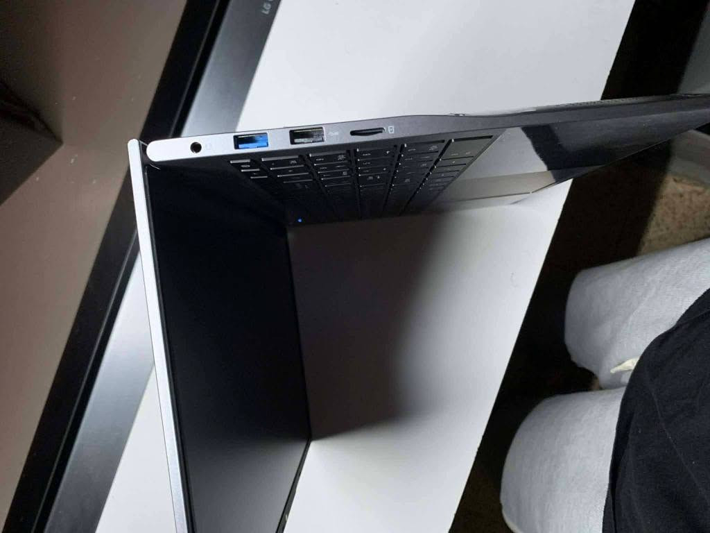لابتوب من شركة KurieTim موديل T156A 
 مستخدم 10ايام 

المعالج (CPU)
‏Intel Alder Lake-N N150
رباعي النواة، أداء سريع وسلس 

الرسوميات (GPU)
‏Intel UHD Graphics

الشاشة
15.6 بوصة IPS
‏FHD (1920×1080)

الذاكرة (RAM)‏16 GB DDR4 RAM

التخزين (SSD) 256
 • دعم توسيع MicroSD

نظام التشغيل
‏Windows 11 Pro

البطارية
‏8000 mAh
تصل إلى 6 ساعات استخدام

المنافذ والاتصال
‏USB 3.0
‏USB Type-C
‏HDMI
‏MicroSD
‏Wi-Fi
‏Bluetooth

المميزات الإضافية
إضاءة خلفية للكيبورد
قارئ بصمة
هيكل ألمنيوم
تبريد مروحي
مفصل شاشة 180 درجة النجف, العراق


**إذا كنت صاحب هذا الإعلان وتريد حذفه لأي سبب، رجاءا أرسل رسالة إلى الدعم الفني**