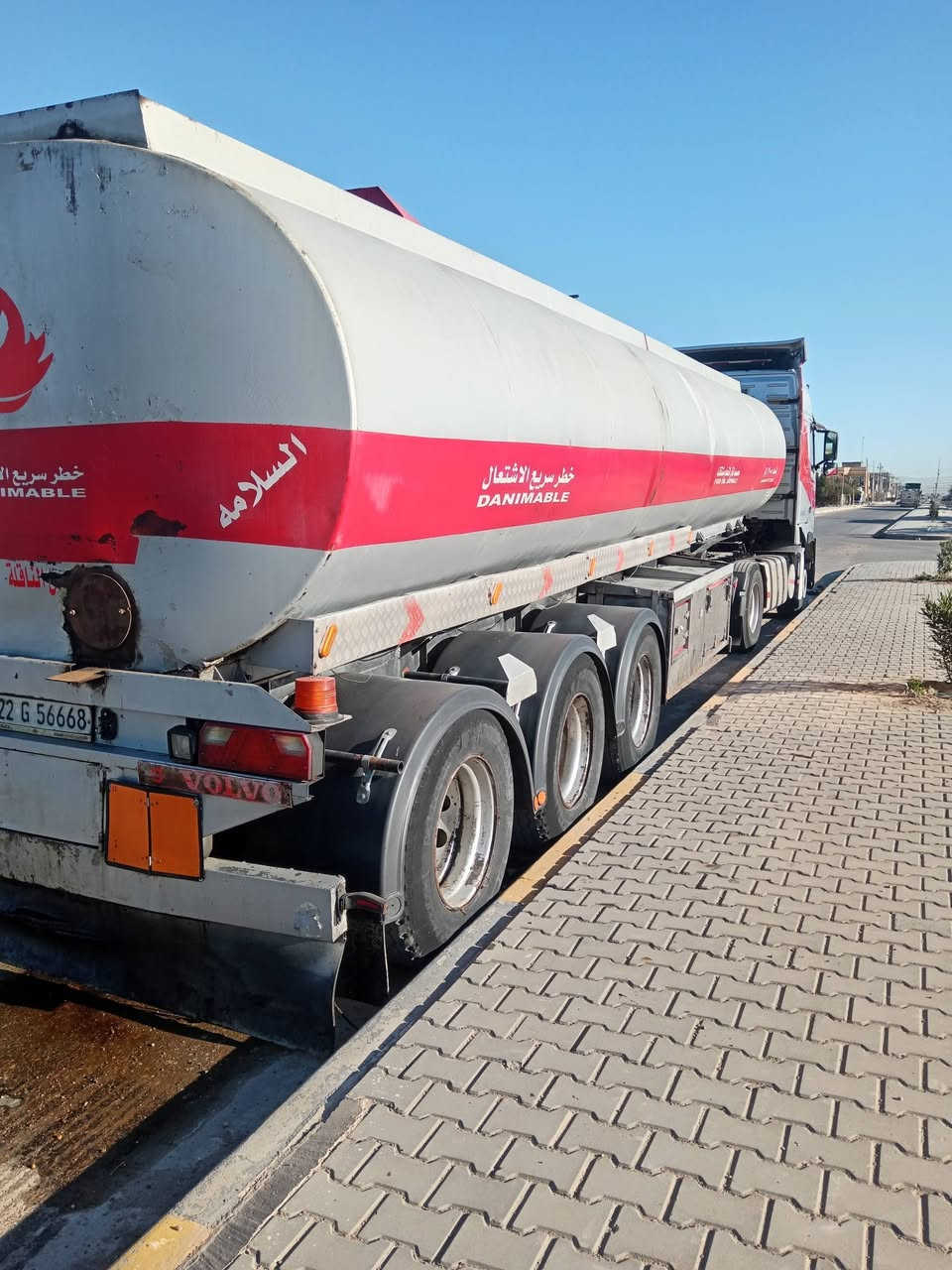 سلام عليكم فالفو موديل 2002 حجم 460 تكيال جديد سنتين جي بي س بيهه منضومه بويلر كهربائي السياره جديده وشغاله التانكي تركي جوبلس السعر 250 وبيهه مجال قليل الاستفسار اتصل ع رقم وبيك خير ودلل *********** /*********** /*********** واتساب /***********  مكاني بغداد ابو غريب اعتذر عن الوعده
