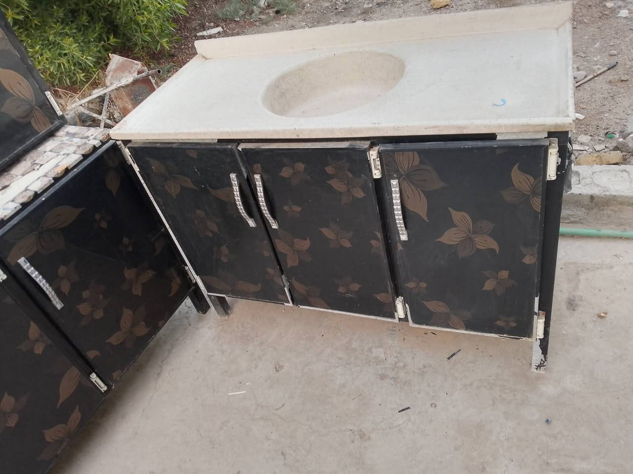 كاونتر مترين وسنك مرمر متر وربع نظيف السعر 250
عنوان تاجي حي الحسن العسكري ع 
*********** واتساب يوجد توصيل بغداد
