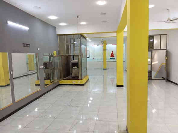 قاعه المساحة ١٥٠متر 
لليجار داخل مجمع طبي شغال المجمع يحتوي 
عل دكتور باطنيه 
و دكتورة نسائيه
دكتور  اسنان 
ومختبر تحليلات مرضيه
وصيدلية
العنوان  الكفاءات العبيدي قرب مدرسة بغداد 
***********  واتساب
