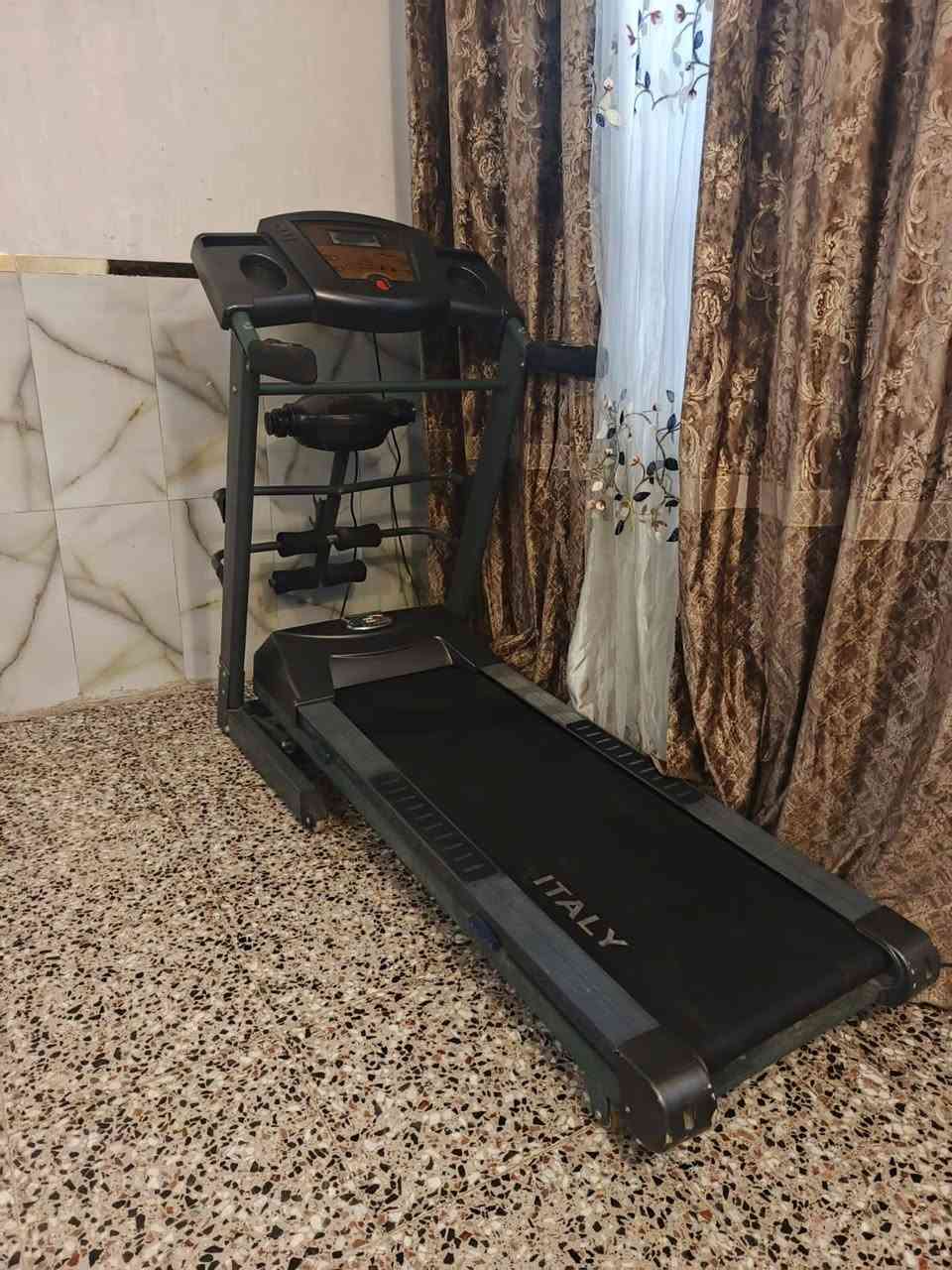 جهاز جري دبل ماطور يتحمل وزن 150 كيلو
وبيه جهاز هزاز لتذويب شحوم الخواصر وبيه بعد هواي مواصفات جهاز نضيف وضخم السعر 275 مكاني بغداد ***********
