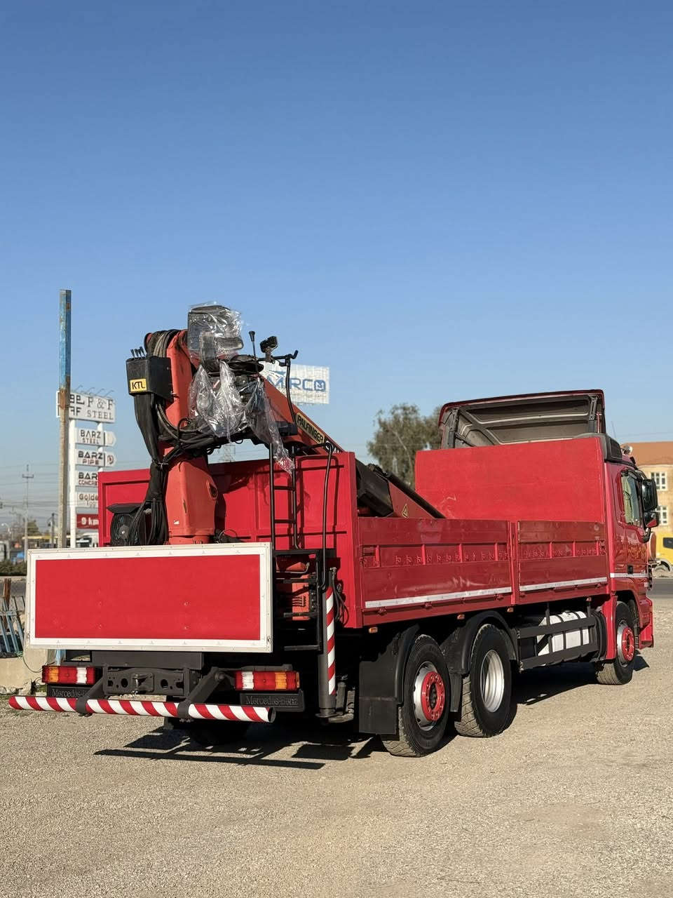 معرض مهدي اربيل
نوع : مارسيدس اكتروس كرين
موديل : 2011
حجم :2541
ألون : احمر 
مواصفات: مارسيدس اكتروس كرين بلوك قمار ربع كرين بالفينكر 21001.  2 سيلايت ليفر حفار استيرن دوار سيار كدام جوبليس 
گير : توماتيك 12 نمر
 العنوان : اربيل  قوشتب تريق كركوك  معرض مهدي اربيل 
***********
***********
