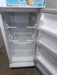 ثلاجة • نضيف • قابل للتفاوض
