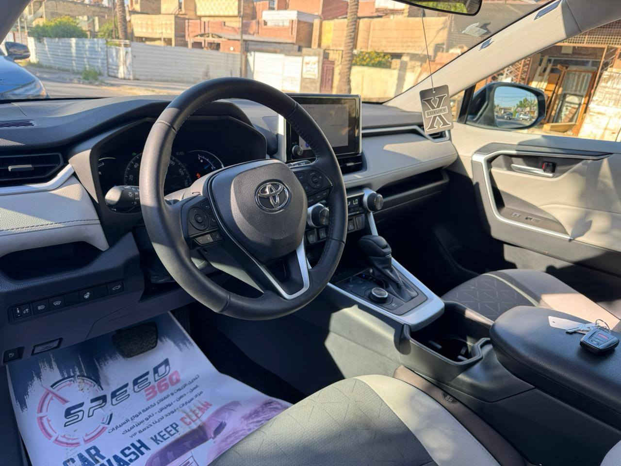 راف فور XLEهايبرد 
موديل 2023فول 
المواصفات :فتحه رادارات جانبية رادار امامي
كامره خلفيه 
داخل لونين 
كشنات تدفئه تبريد 
سياره كلش جديده 
دخول جديد ع مشي امريكا 
ماشيه 31الف رقم الشاصي موجود وشوف الضرر 
وصور التصليح ومكان الصبغ هم موجود
ضرر السياره 
بنيد وخشم الشاصي الايمن كلش كلش بسيط 
مكان السياره الغزالية 
***********
السعر 235
