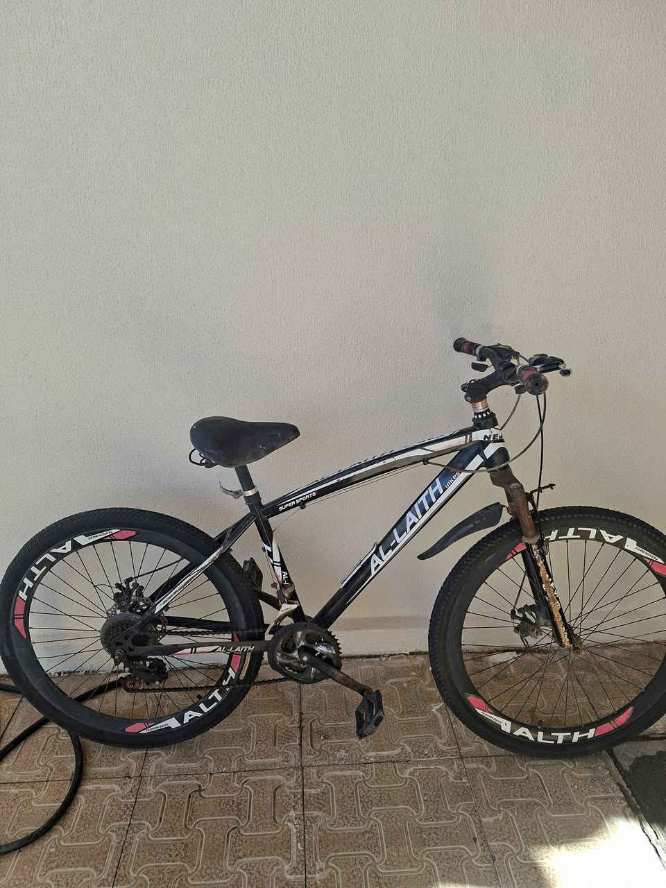 السلام عليكم بايسكل للبيع باله ياباني مكاني الحرالسعر100وبي مجال رقم الهاتف***********
