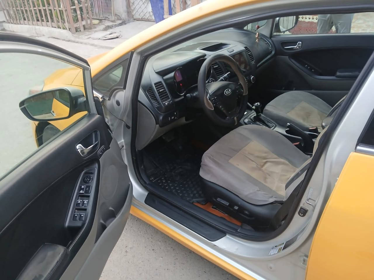 السلام عليكم
فورتي موديل ١٤
حادث بنيد امبدل
السياره فول واحد على واحد
مكينه جي تي اي  مكينه جديده كير جديد 
السعر ١١٢       
***********  فقط اتصال والسعر بي مجال
