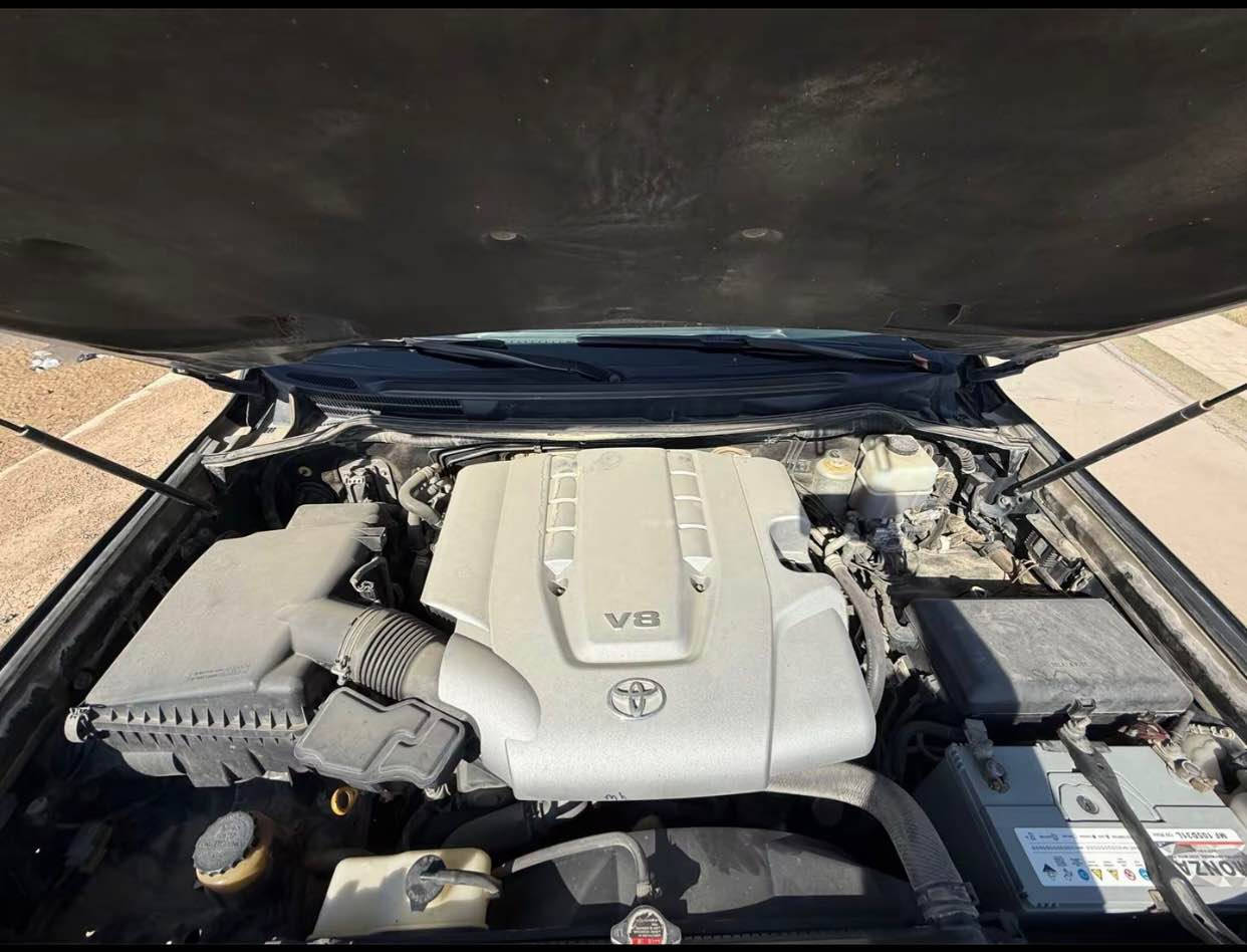 السلام عليكم، لاندكروز Gxr-4500 موديل 2010 محرك 8 سلندر 4500 رقم بغداد سنوية بأسمي 
مكفولة من الضربة والصبغ فقط خدوش خفيفة وبارد بالجاملغ الامامي الايمن
السعر 300 وبيها مجال بسيط
للاستفسار *********** عمارة, ميسان
