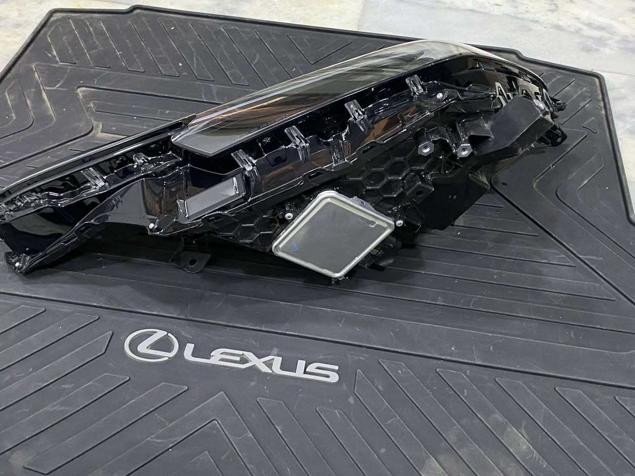 السلام عليكم 
لايت لكزز TX 500. 2024
مع المحوله 
السعر 350$
***********
