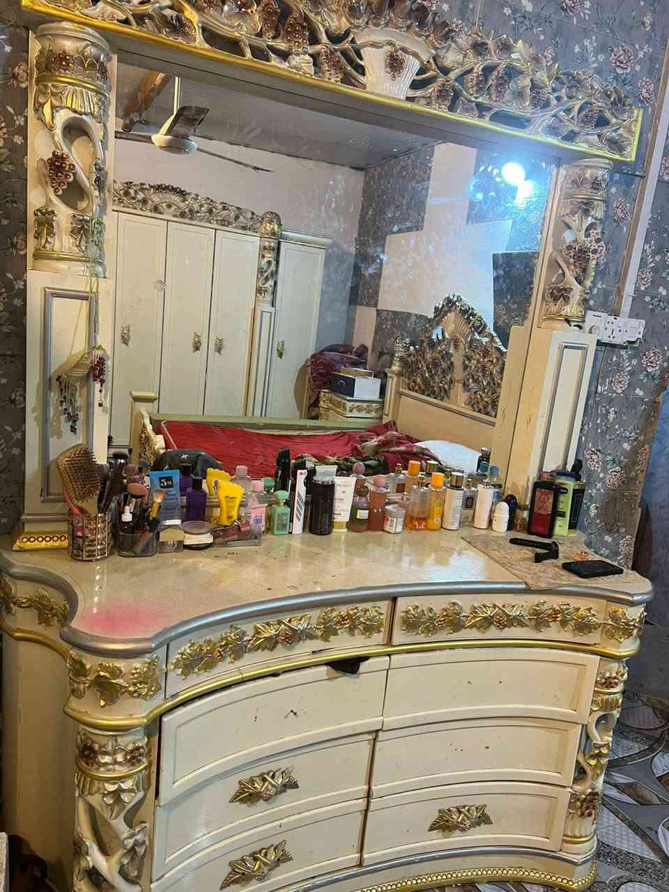 غرفه نوم كويتي 6قطع مكاني بصره قبله حي الشهداء سعر1350وبيهه مجال ***********متواجد فيس وتساب اتصال واني خادم
