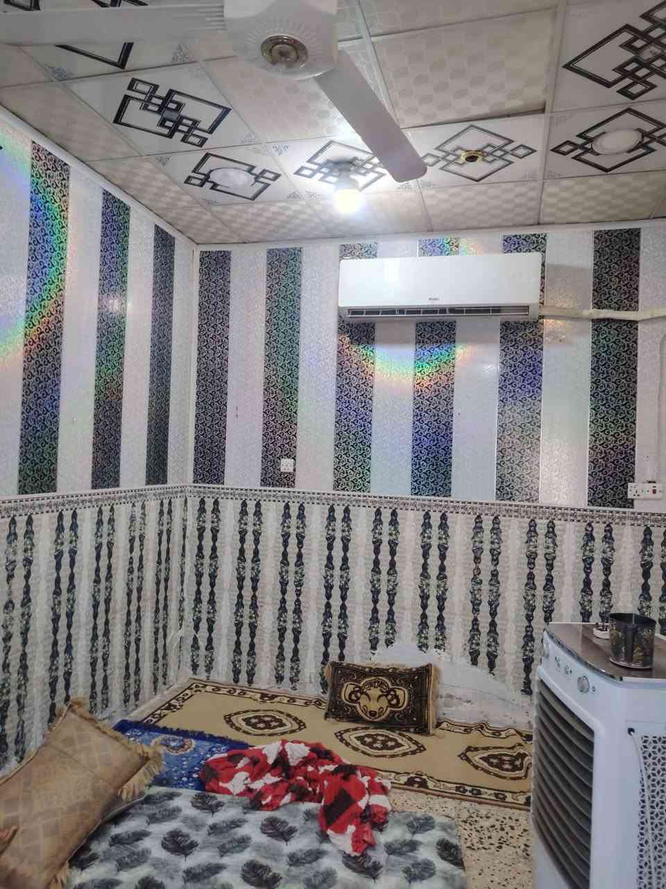 دار للايجار 100م نجف حي الوفاء قريب بنزين خانه طابق ونص يتكون من غرفتين نوم وصاله ومطبخ واستقبال وصحيات نظيف كاشي وسيراميك ايجاره 350الف الاستفسار ***********
