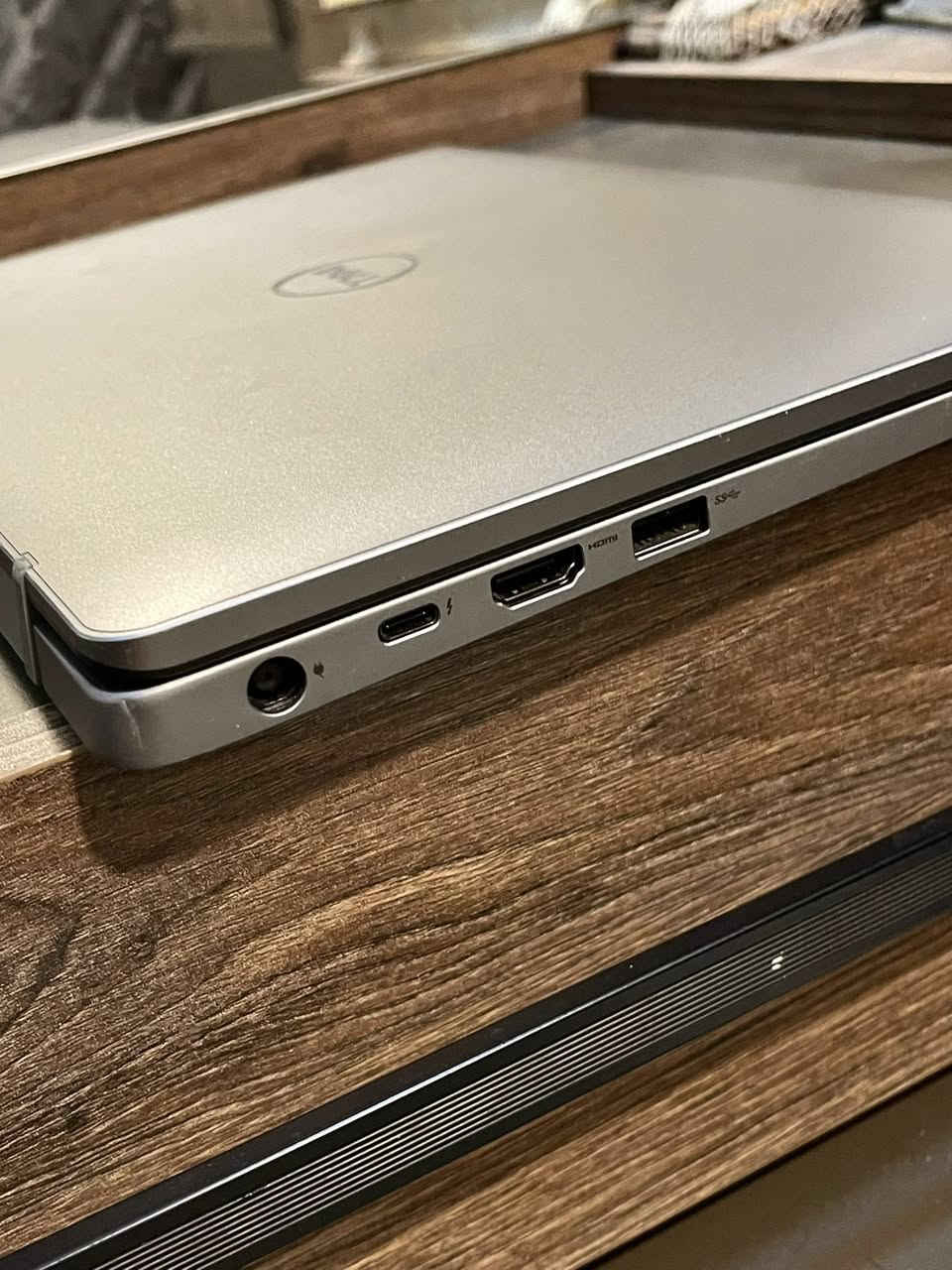 مراوس ب ماك بوك -Dell Latitude 7400  -لمس-لابتوب ®
•
المعالج: Intel Core i5 vpro - الجيل الثامن
الشاشة: 14.1 إنش شاشة لمس Full HD
(1920x1080)
(DDR 16 :الرام
التخزين: SSD سريع (قرص C فقط)
•
Intel UHD Graphics 620 :كرت الشاشة
البطارية: تدوم لفترات طويلة (Cell-4)
الوزن: خفيف حوالي 1.4 كغم
•
USB-C (Thunderbolt 3)، USB :منافذ حديثة
3قارئ D
مزايا إضافية: لوحة مفاتيح مضيئة، بصمة، كاميرا
عالية الجودة، صوت ستيريو
قفل Face بصمة وجه
الجهاز أنيق ومتين (ألمنيوم)، مخصص للأعمال والدراسة،
وأداءه ممتاز.
الجهاز شغال 100%، بدون مشاكل، جاهز للاستخدام.
بغداد اليوموك


**إذا كنت صاحب هذا الإعلان وتريد حذفه لأي سبب، رجاءا أرسل رسالة إلى الدعم الفني**