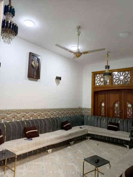 الي يدور بيت يم الامام الحسين خطوات يمشي بس 
دار للبيع مساحه 160 متر طابقين بناء طابوق درجه اولى اربع غرف نوم وصاله واستقبال ومطبخ وصحيات عدد 3 غربي شرقي مغاسل داخل وخارج جديد البيت
العنوان كربلاء الروضتين قرب السايدين الجدد
يبعد عن الامام الحسين 5 دقايق فقط بنص الولاية
السعر 325 مليون
للإستفسار والاتصال
*********** 
واتساب
