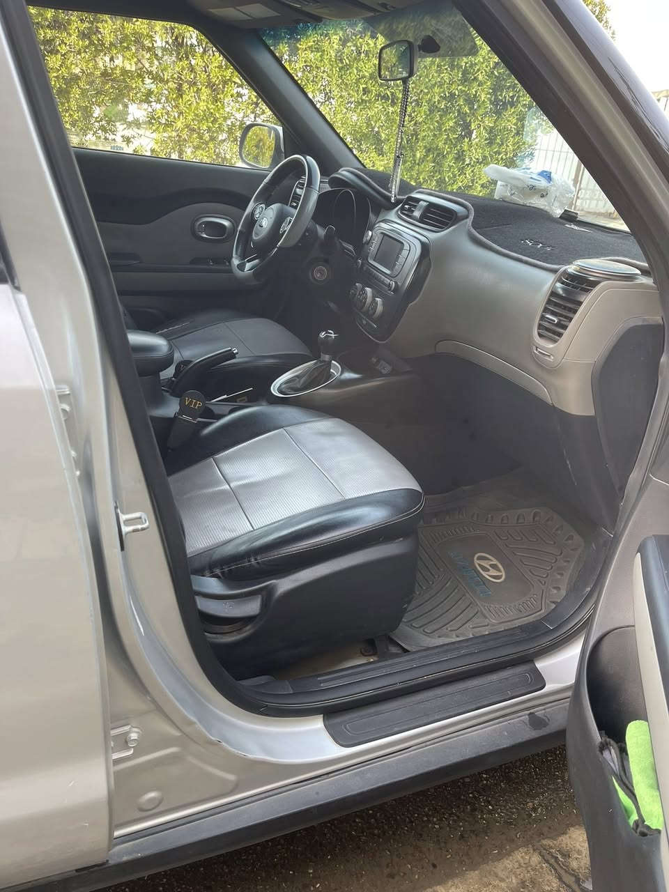 سلام عليكم 
صول للبيع او مراوس
مديل 2018
جديده بجم كبس 
كير ومكينه مكفولات
حادث الباب الخلفي الي وره سايق فقط
مكينه 1.600
داخل جلد كله 
مناقصه اي شي جديده
تحكمات ستيرين مانع انزلاق
العنوان بغداد 
الاتصال ***********
