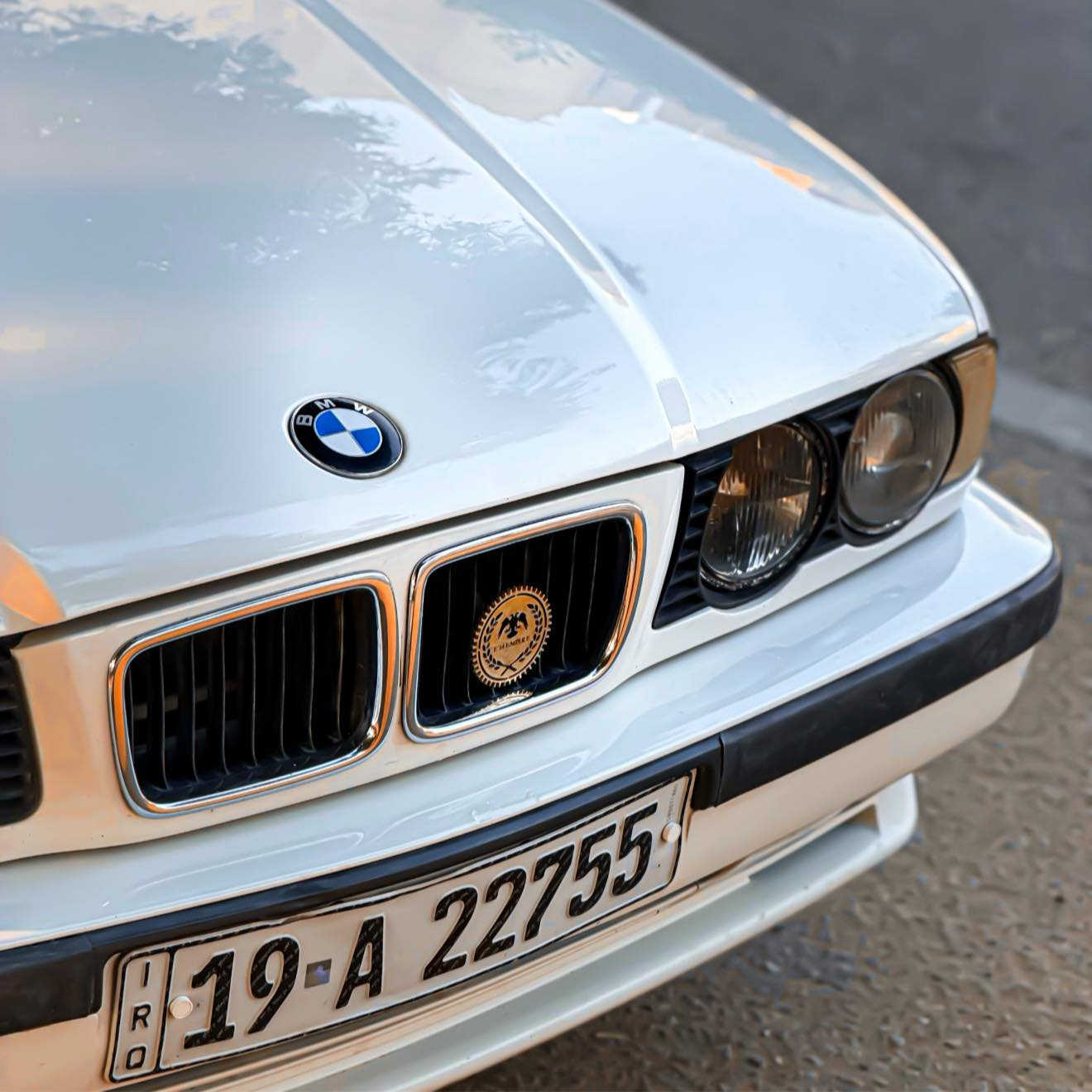 السلام عليكم من رخصت الأدمن المحترم…
صلوا على محمد😍
BMW525i((1990))🤍..
بي أم دبليوا موديل ١٩٩٠ فئة ٥٢٥ أصل مسكر وارد امريكي مكفولة كفالة عامة من الضربة والتبديل وحتى البااارد السيارة جاهزة ونضيفة كلشي بيها بلادي حلوه  فقط صبغ جمالية بسبب شخوط وجراد بدوون دااخل اي داخل مابيها عليهاا ادامة كااملة كير مكينة حدادية كلة جااهز عليهاا مواصفات فووول ١/١..
فتحه ((سلايت)).
مكينه مسكر فانوس.
ويل خلية الأصلي.
نضام APS.
قطعتين تبريد.
كراسي جلد.
سنتر لوك+ريمونت.
كود حماية Protection code.
دبل أيرباك.
3 أنضمة قيادة (سبورت،نورمال،أيكو).
سستم صوت كامل من نوع BOSE+دمامات
وبعد بيهاا هواية مواصفات السيارة جاهزة وكاملة 100% بل أضافة عليها طبقة حماية((نانو سيراميك)) رقم كربلاء مميز دولي تريد وكالة تريد تحويل بلي يعجبك السعرررر((٦٩)) وبيهااا مجاااال……. 🤍
للأستفسار:***********
            أو ***********
