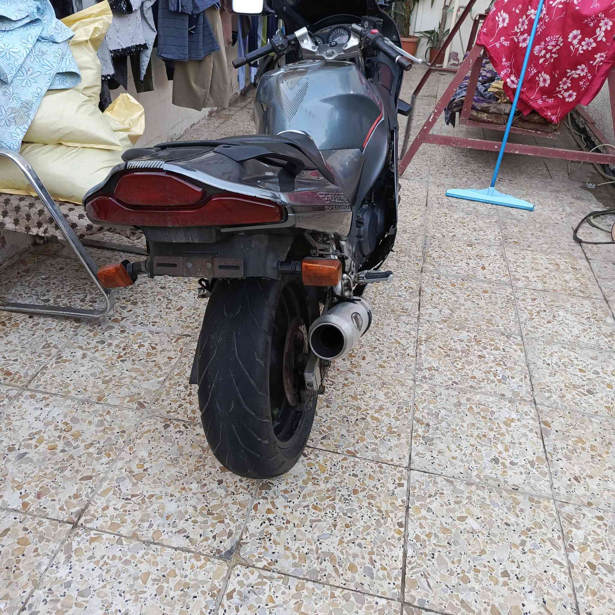 بطح سوزوكي 400rf دوش ١٦ تجي ٤ كام شفت
 دراجه مبيها نقص دهن قبل يومين مبدل ٧٥ الف مي راديتر ب٢٠ الف زيتي 
دهن بريك امامي وخلفي 
محرك دوش 16 يعني 4كام شفت صاروخ قبق ولفات وكاله احمر رياضي 
مكينه كير كفاله عامه 

نقصها فقط كفرات تعبانه 
كهربائيات بلجيس
العنوان بغداد البياع شارع عشرين 
***********
