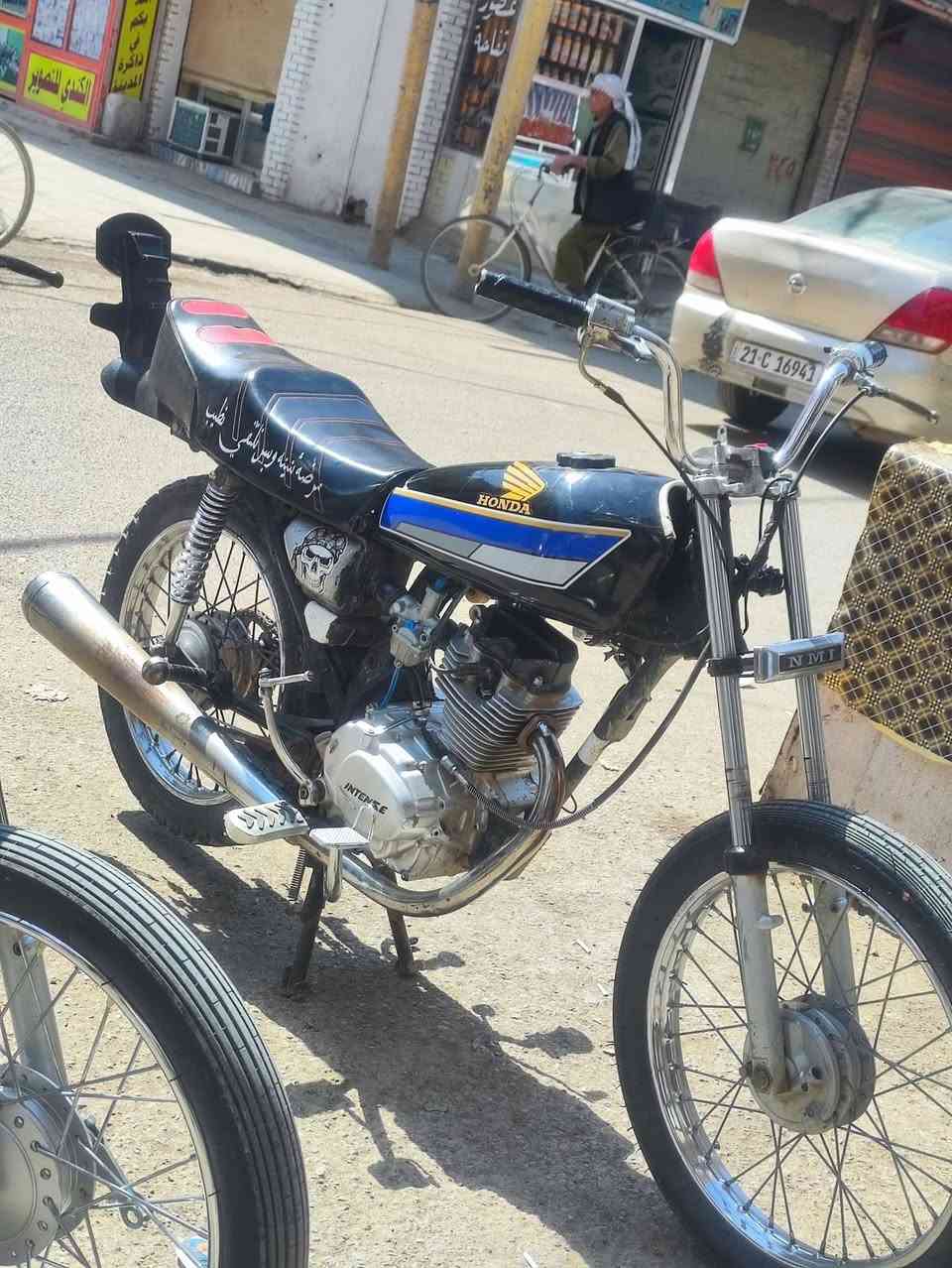 انتنس 24 دراجه فول شلعه ومعدل مال امزامط تايرات جدد مكان شهربان سعر 375 وبيها مجال بسيط ***********
