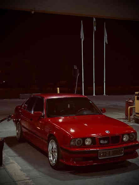 السلام وعليكم 
بي ام 525 اصل كبس موديل 1991 
رقم اربيل تحويل بشرط 
سياره نضيفه مال جناي 
سياره دبل ايرباك تدفه تبريد شغال 
كير ومحرك شرط 
حداديه تايرات باتري كله جديد 
سياره كلهه ايم 
منضومه زنون 
سستم صوت دمام 
بيع او مراوس حسب القناعه خاص موجود 
*********** واتساب
