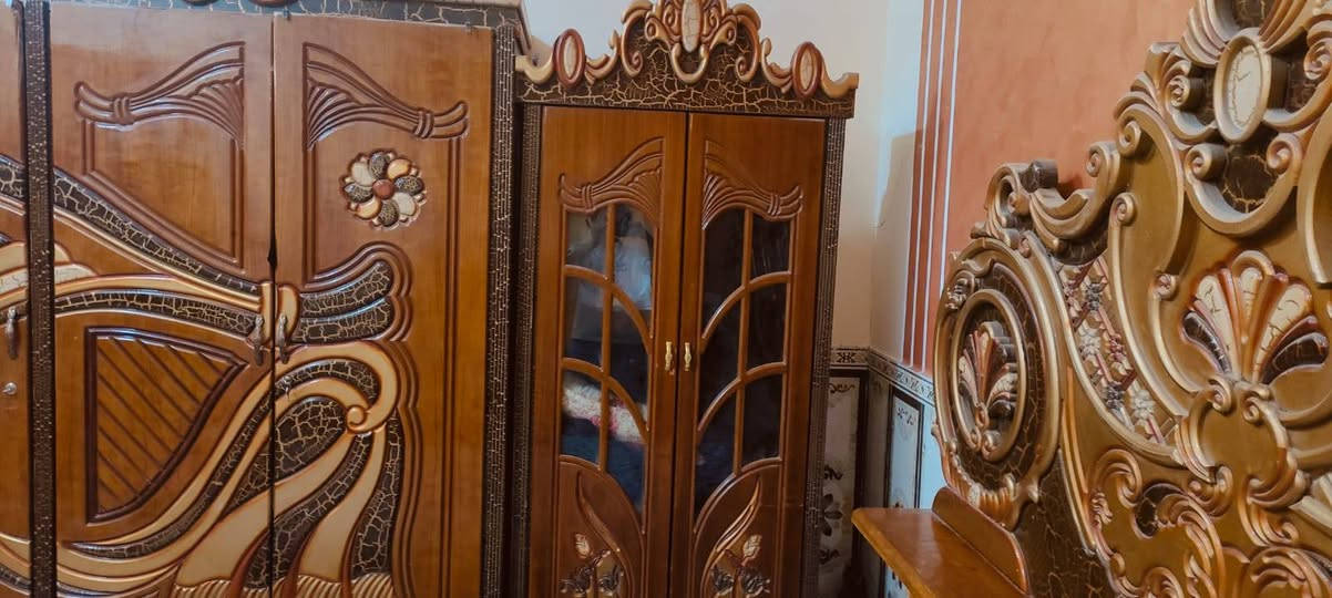السلام عليكم غرفة نوم للبيع سعره 850 وبيه مجال للشراي مكلف بالنشر ***********

