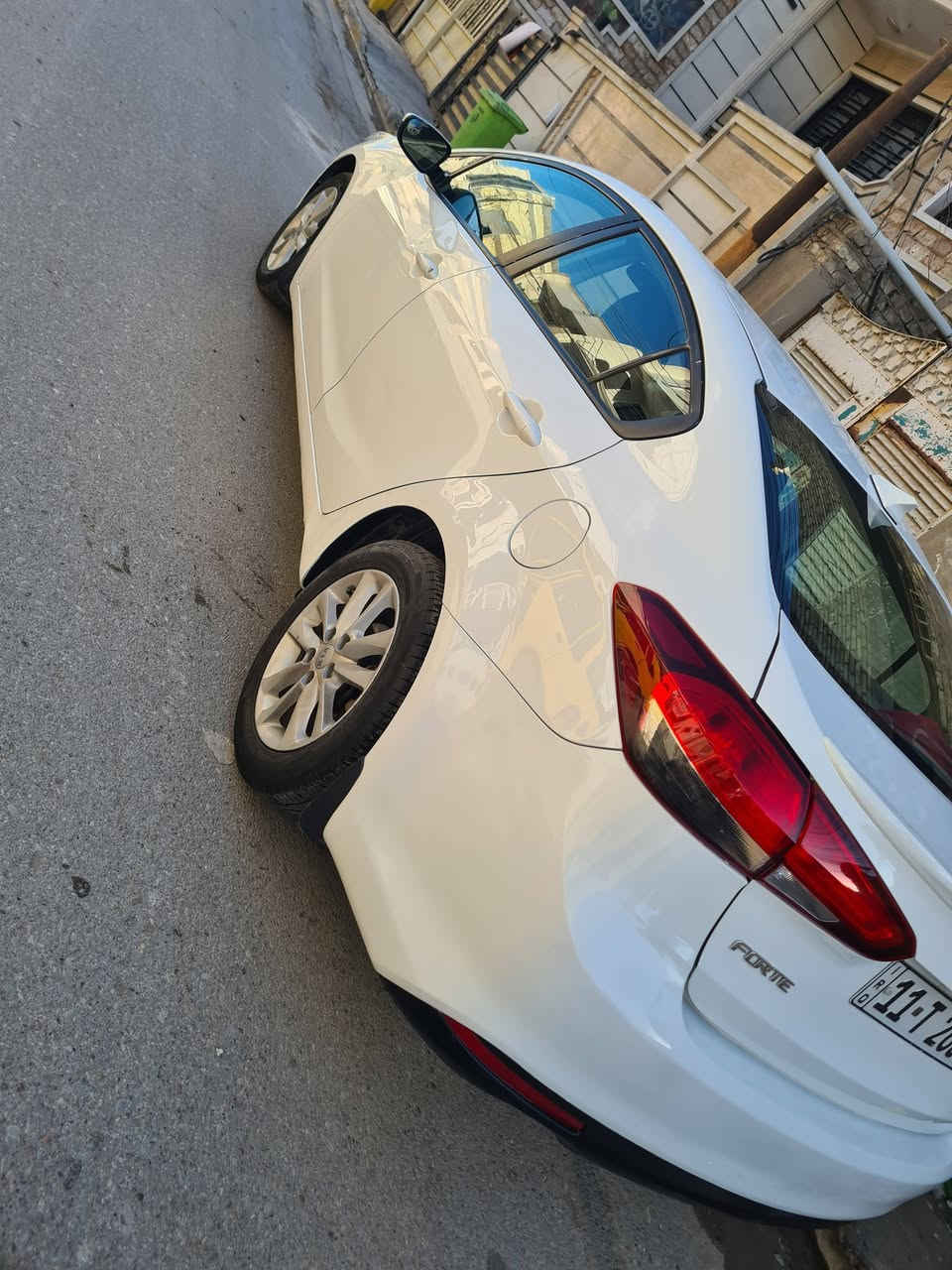 الون ابيض..حادثه جاملغ  بنيد جه اليمنه..
البدنه الي بصف الغد الايمن فقط 
ببه صبغ حادثه فقط ..
مواصفات... شاشه كبيره كامره .تحكمات جهتين
كروز سرعه  .. .قياده 3انضمه .بعد ببه هواي مواصفات
مكينه دوش 2000. ماشه 85..وقابل للزياده 
السياره جاهزه من الدعاميه للدعاميه ..تراي تمام 
تخم تاير ويل كب ...ارقم بغداد الجديد بسمي سنويه جديده
السعر (115$)والشراي يدلل..
العنوان .بفداد الكرخ شهداء السيديه قرب تقاطع درويش
ولتفاصيل اكثر الاتصال على الرقم ***********....علي تحياتي للجميع
