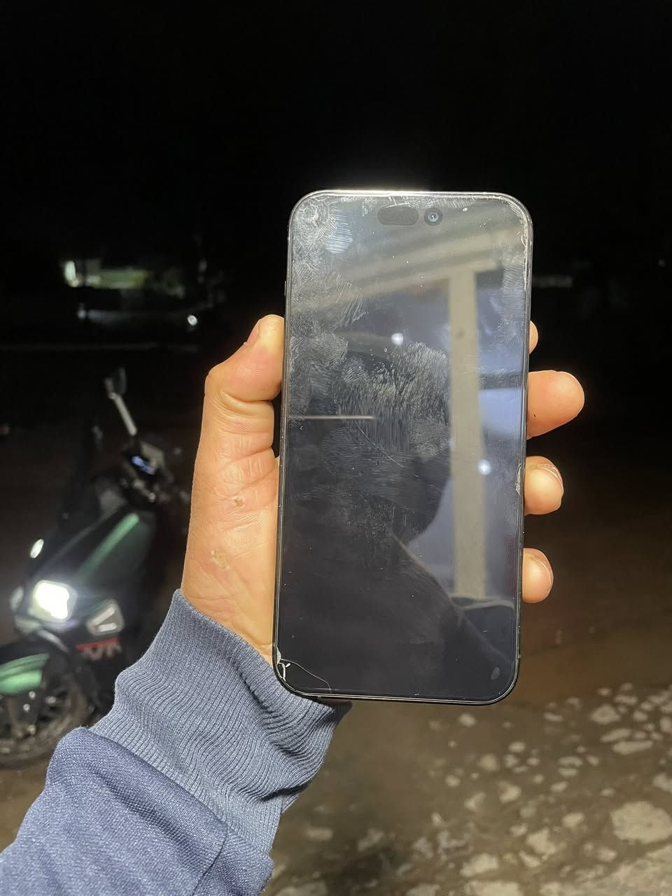 أيفون 14برو ماكس بطاريه 97
ذاكره 256
تلفون جداً نضيف ومكفول من كلشي تلفون مامفتوح ولا مصلح للبيع مستعلجين على بيعته مع الكرتونه وملحقاته
للستفسار

‭0777 691 3018‬
