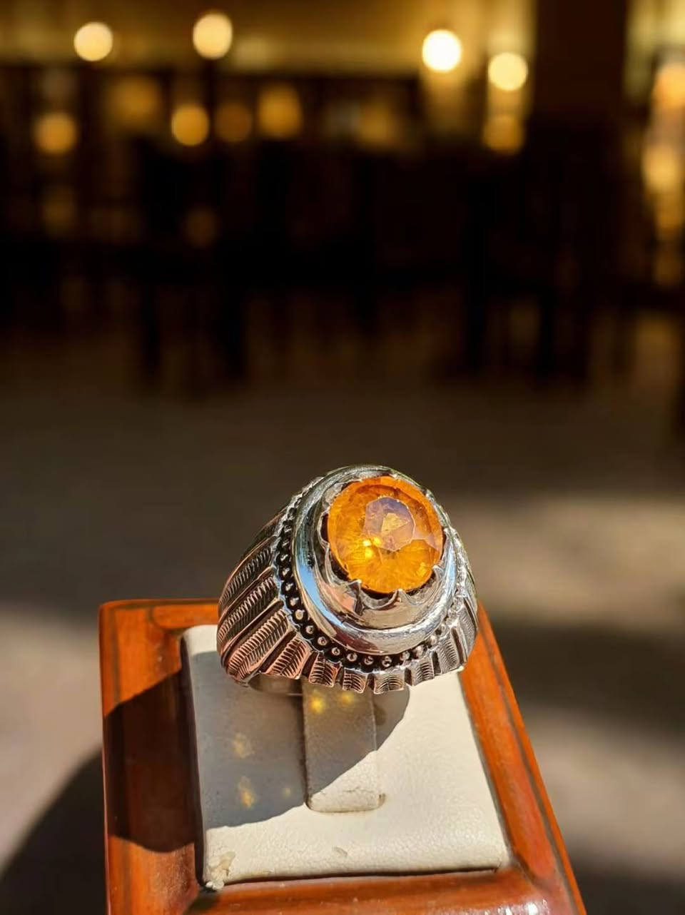 ياقوت سيرلانكي 
جوهره من روائع الياقوت السيرلانكي الطبيعي بوزن 4 قيراط 
مع صياغه يدويه فضه بالكامل بوزن 39 غرام 
قياس الخاتم 23

المهتم خاص


**إذا كنت صاحب هذا الإعلان وتريد حذفه لأي سبب، رجاءا أرسل رسالة إلى الدعم الفني**