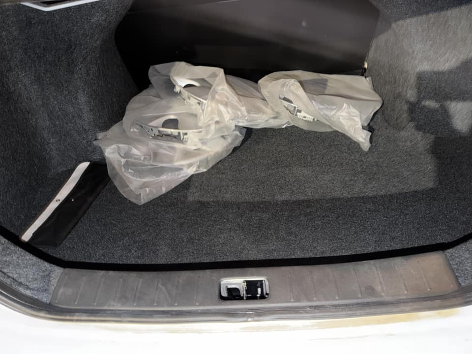 السلام عليكم 
نيسان سني 2024 هندي بليته زركه اقصاد السياره رقم بغداد وراعيها بغداد اكررر السياره اقصاد باسم المصرف الاهلي العراقي السياره زيرو ماشيه 5 تالاف امس صار بيها حادث المدكر الامامي فقط المدكر لا بنيد ولا لايت ولا الباب مكلني بصره السياره قفلها 115 
***********
