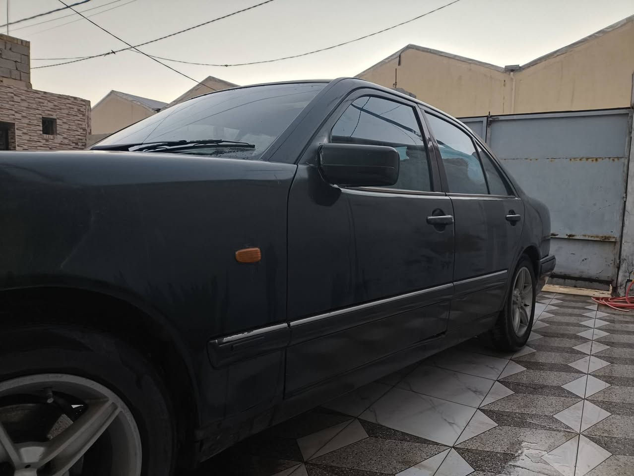 سلام عليكم أخوان سياره مرسيدس للبيع التفاصيل *********** اكو واتساب
