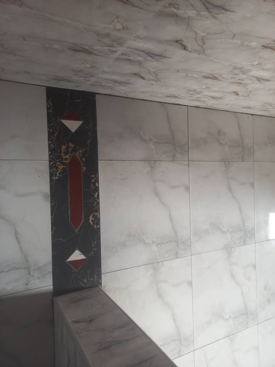 السلام عليكم يوجد كادر سراميك متفرق حالين تصل ودالل***********
