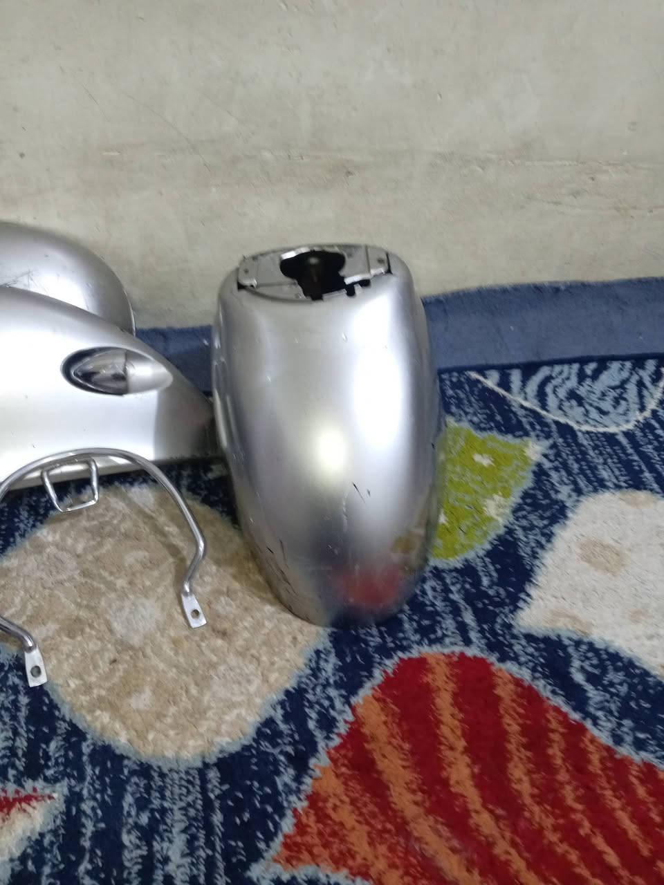 سلام عليكم غراض دراجه كلاسك البيع كفرات نضيفه امانت الله قيم بل يرضى الله وخذ مكاني بغداد  ***********
