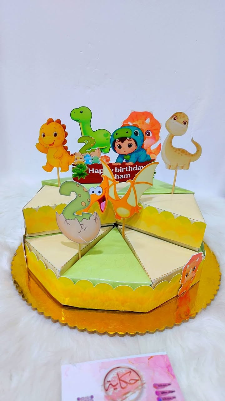 توزيعات عيد ميلاد 🦖✨ ثيم الديناصورات
خلي حفلة طفلك غير مع باكج متكامل ومرتب بأحلى تفاصيل 🥳💚
• 50 بوكس توزيعات مميز
• 30 مصاص بأشكال حلوة
• 30 كرت شوكولاه
• قالب حلوه بتصاميم ديناصورات 🦕
ألوان مبهجة وتنسيق يخلي الطاولة كلها حياة وفرح 🎉
جاهزين نخصصه حسب الاسم والعمر 💫
للطلب والاستفسار دايركت 📩
#توزيعات_عيد_ميلاد #ثيم_ديناصور #حفلات_اطفال #توزيعات #حكاية #تنسيق_حفلات #افكار_عيد_ميلاد #بوكس_توزيعات #حفلة_ولد


**إذا كنت صاحب هذا الإعلان وتريد حذفه لأي سبب، رجاءا أرسل رسالة إلى الدعم الفني**