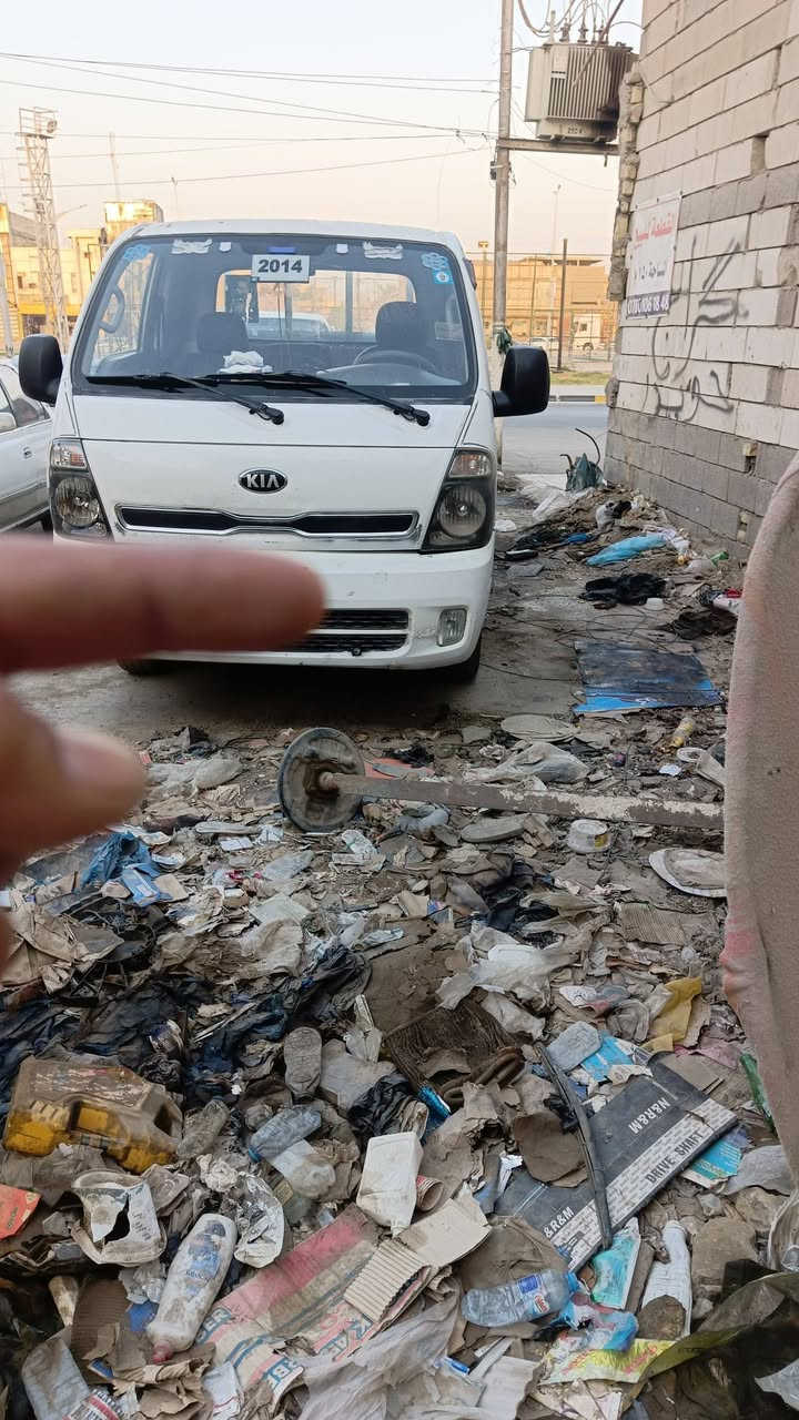 كيا بنكو نثية محرك 2700 موديل 2014 بلادية سيارة نظيفة مامتعوبة رقم ميسان انكليزي سنوية لغاية 2030 مكان السيارة البصرة السعر 98ورقة وبيها مجال بسيط حك الجية رقم الهاتف ***********
