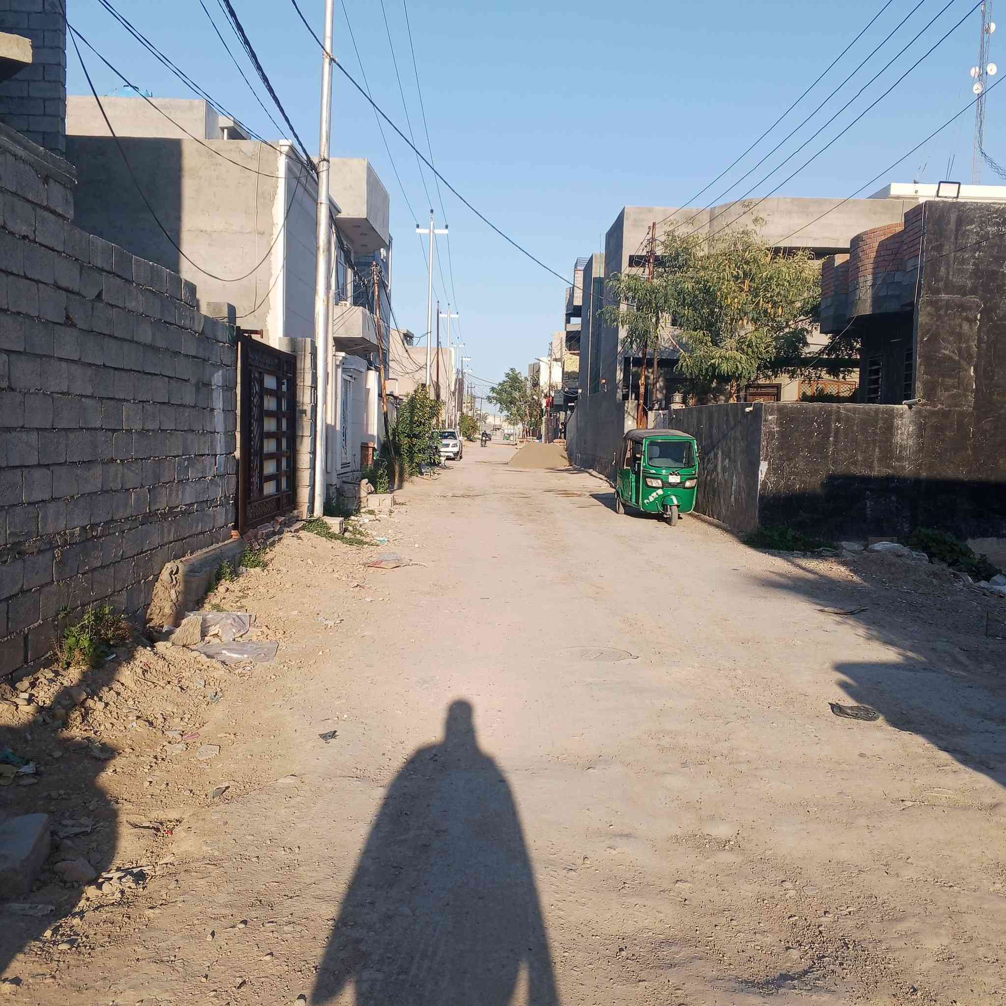 دار للبيع  المساحه100متر طابو زراعي  طابق يحتوي على مطبخ و صاله واستقبال وغرفه نوم وصحيات الموقع دور القظات شارع أسواق الغدير  ***********
