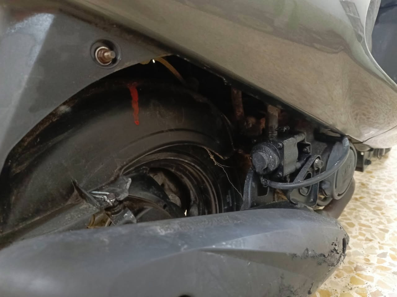 السلام عليكم دراجة للبيع فراشه حلوه بمعنه الكلمه محرك ناعم مامفتوح والشلعه خير من  دراجة نكره سلف كله شغال السعر٦٥٠ وبيه مجال الرقم *********** النجف
