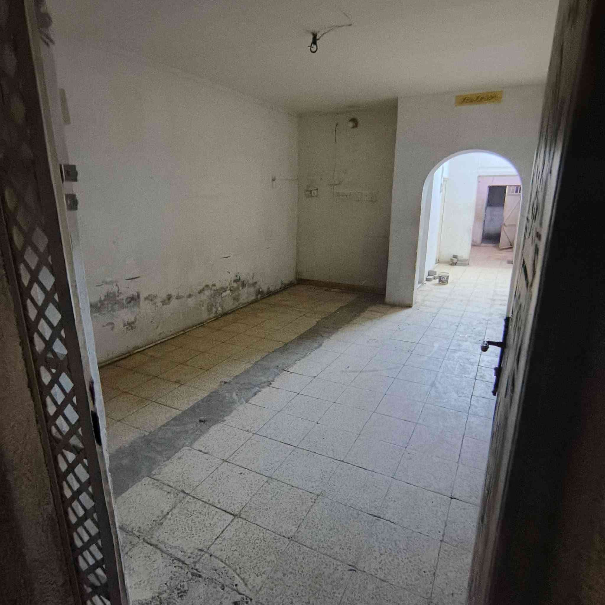 دار للبيع 144 متر فارغ قطاع 51
طابق ونص عكادة عالي عن الشارع 3 غرف نوم وصالة واستقبال تفاصيل اكثر اتصل ***********

