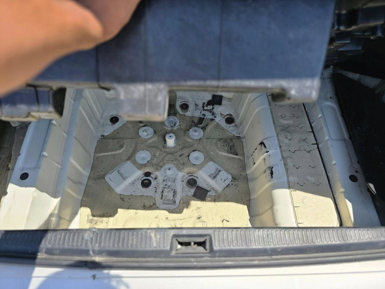 ادوات 
ملكه كفاله عامه مديل ٢٠٠١مكينه فيفيتي فتحه جاهزه من كلشي 
مكان النجف 
***********
